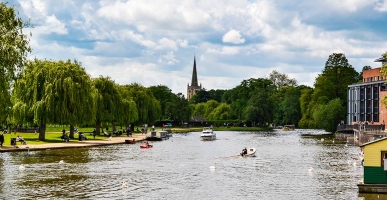 Stratford-upon-Avon - Over looking the river - click to enlarge Stratford-upon-Avon - Over looking the river
