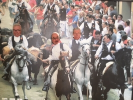 Walking in Navajas - Spot the Heroes
