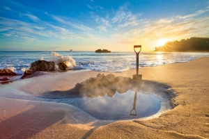 Hot Water Beach - click to enlarge Hot Water Beach